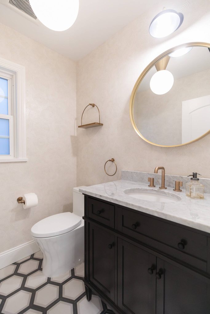 Small Bathroom Remodels in Calabasas: How to Transform Your Space Efficiently